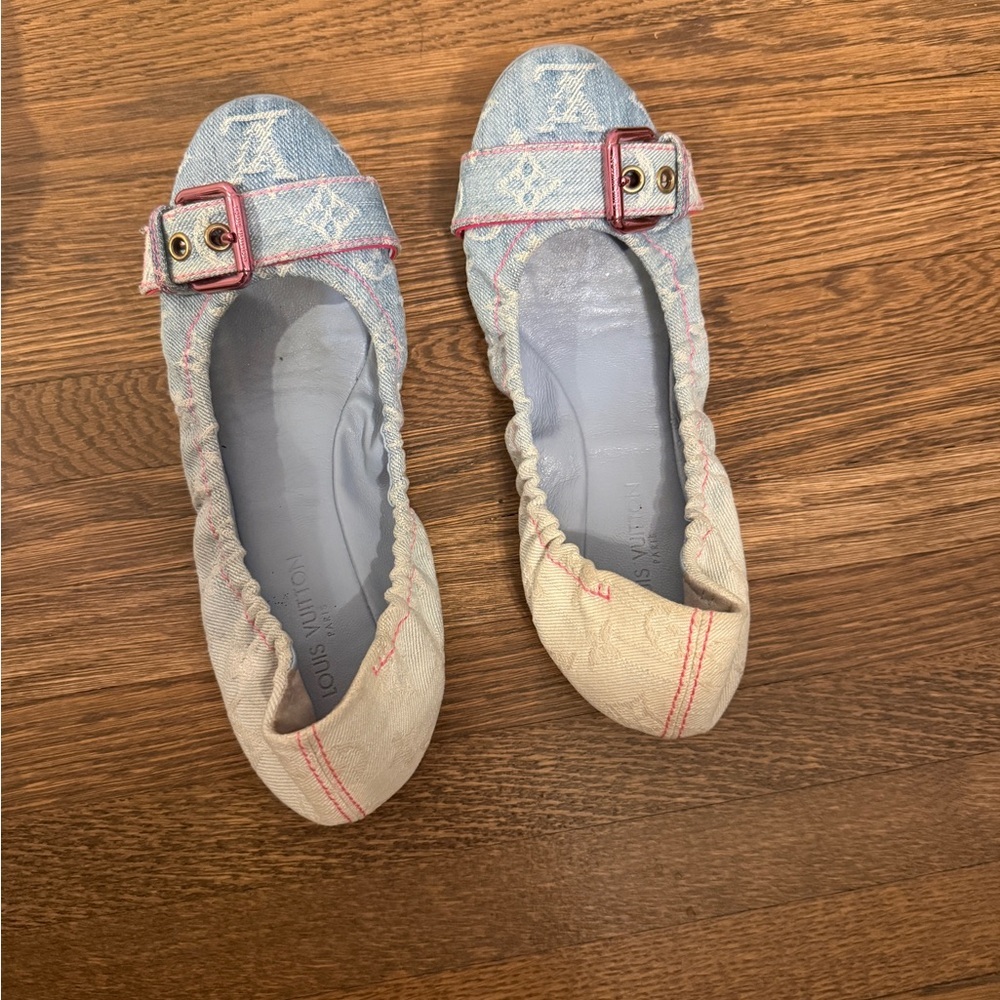 Louis Vuitton Blue Denim Flats with Pink Buckle- size 38 - Picture 2 of 5